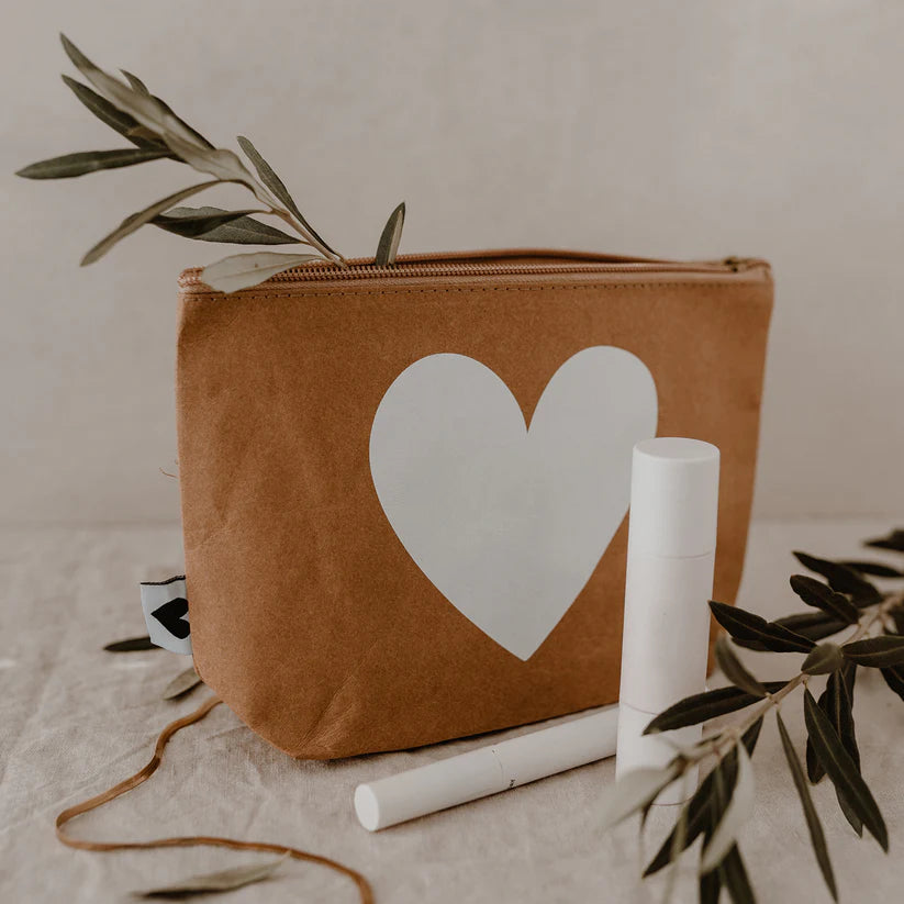 Kosmetiktasche Herz braun aus waschbarem Papier 3 Badzubehör Badzubehör, Lifestyle, Seifenspender bei Zeit für mich...
